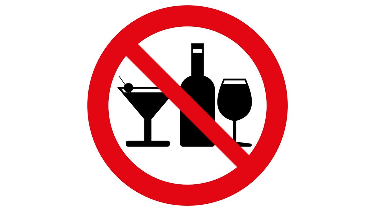The Dukan Diet prohibits the consumption of alcoholic beverages