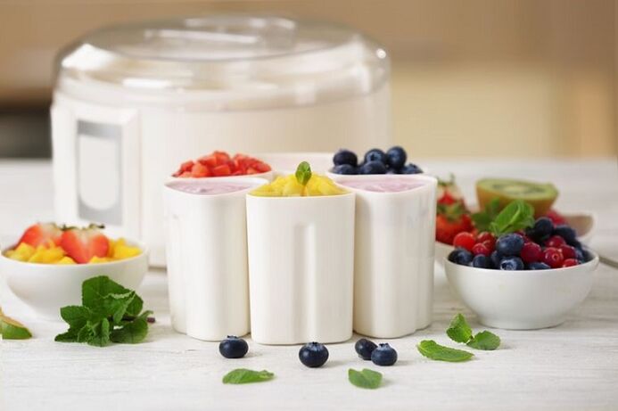 Weight loss fruit and berry yogurt